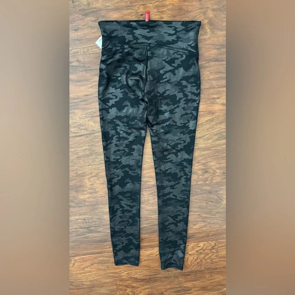 Spanx Faux Leather Camo Leggings Sporty Gorp Rock Streetwear Shaping NWT Small - Picture 2 of 10